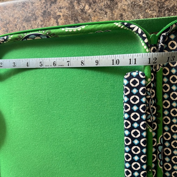 Vera Bradley laptop case with strap - Picture 5 of 8